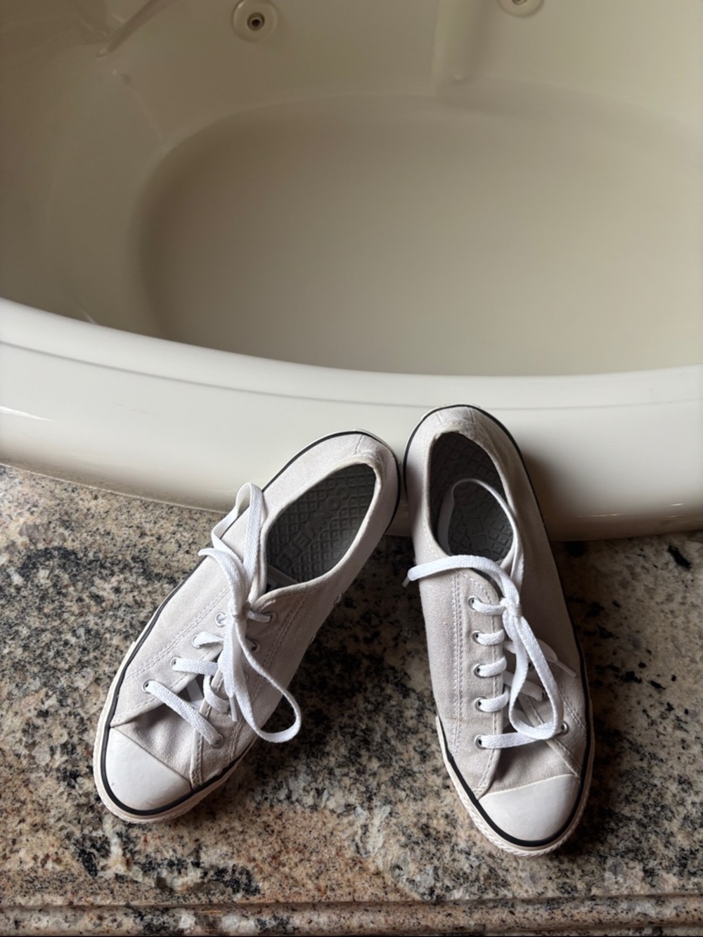 Converse - Picture 2 of 4